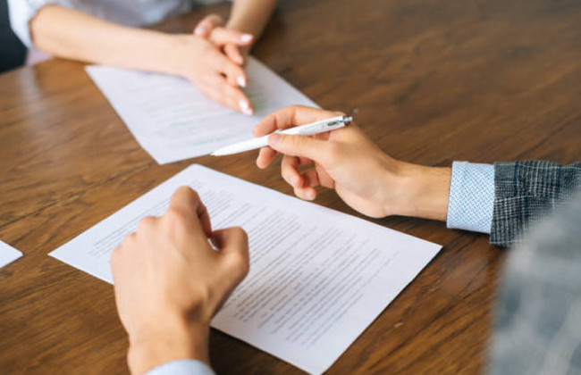 В Гоструда объяснили, засчитывается ли период простоя в стаж для предоставления ежегодного дополнительного отпуска за вредные условия