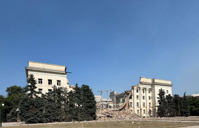 РФ разрушила здание Херсонской областной госадминистрации – фото