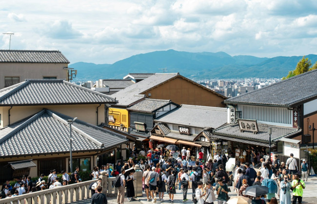 Японія хоче змусити туристів оформлювати медичне страхування — що відомо про нові правила