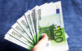 В Черкасской области злоумышленник украл деньги у женщины, полученные после гибели сына на войне