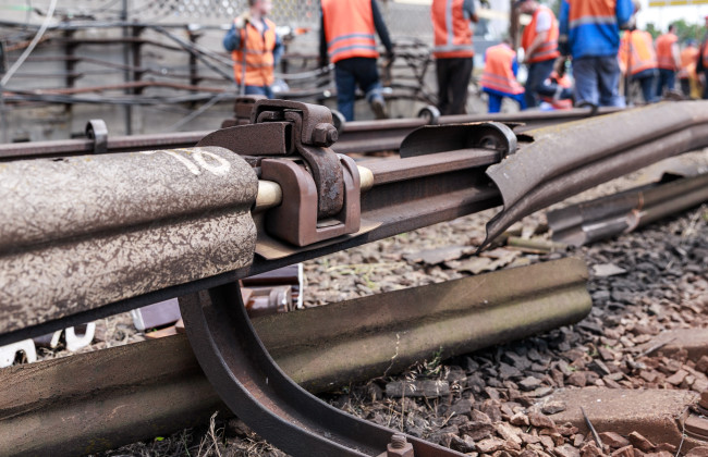 Восстановление работы метро на левом берегу — в Киеве показали, как ремонтируют пути, фото