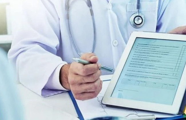 Пенсионный фонд объяснил, может ли жене оформить больничный для ухода за больным мужем