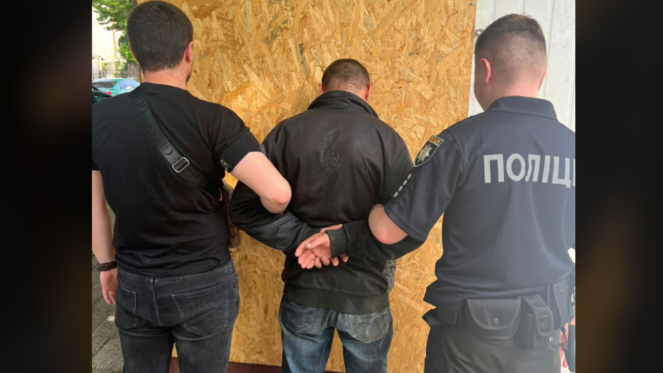 Во Львове задержали мужчину, который продавал гранаты и боеприпасы