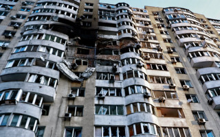 Росія масовано атакувала Київ — пошкоджено заклад освіти, будинки, АЗС та колії метрополітену