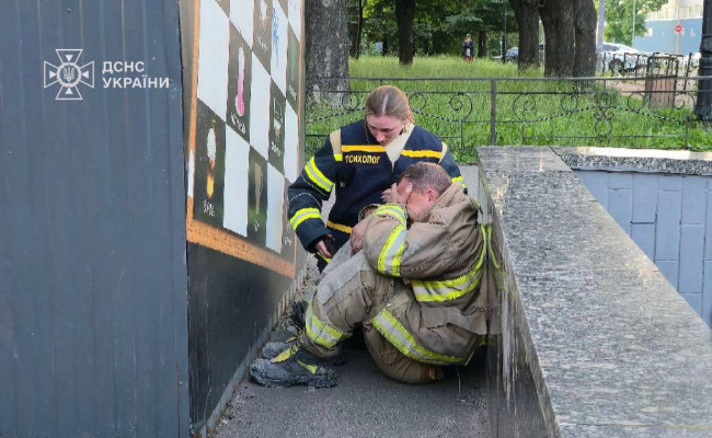 В Киеве во время ликвидации последствий ударов РФ погибли трое спасателей