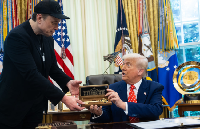 Илон Маск удалил пост о том, что Дональд Трамп упоминается в документах по делу Джеффри Эпштейна