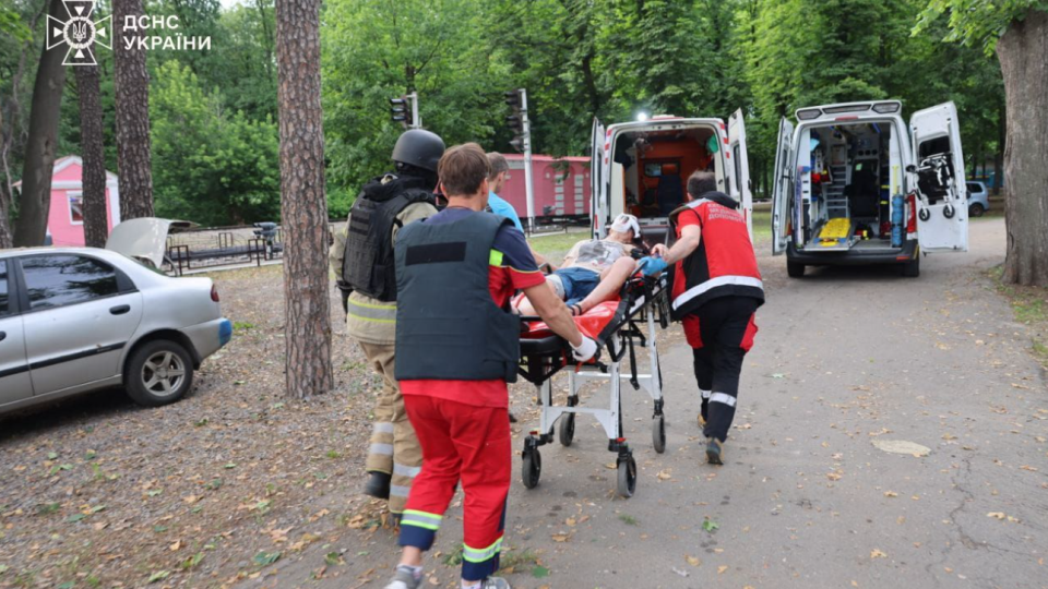 Авиаудар по Харькову: россияне попали в детскую железную дорогу, есть жертва, 16 раненых