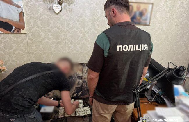 Меддокументы за $3 000 – в больнице Одесской области задержали «неотложного коррупционера»