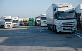 У Києві обмежили рух вантажівок через спеку