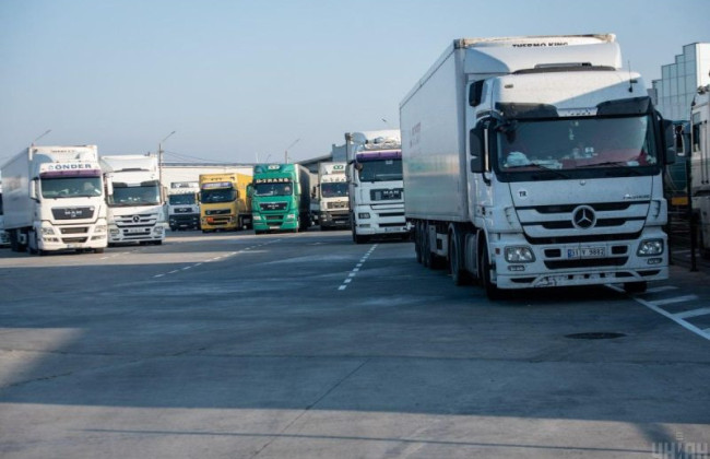 В Киеве ограничили движение грузовиков из-за жары