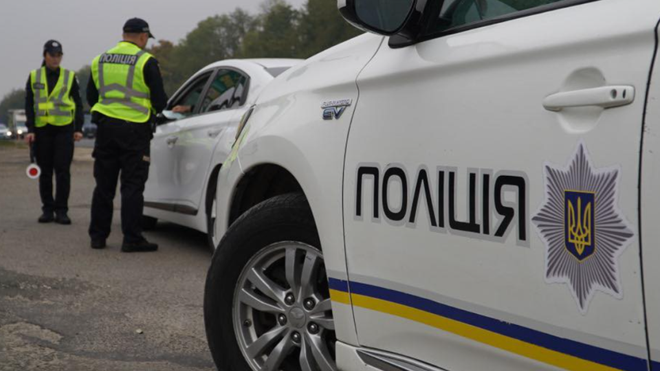 П’яний, без прав і в комендантську годину — водій на Тернопільщині хотів «домовитися» з поліцією за 4000 гривень