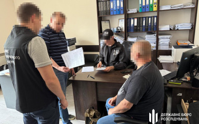 14 участков, 3 авто и оружие – экс-начальника одного из управлений сил логистики ВСУ подозревают в обогащении на 12 млн