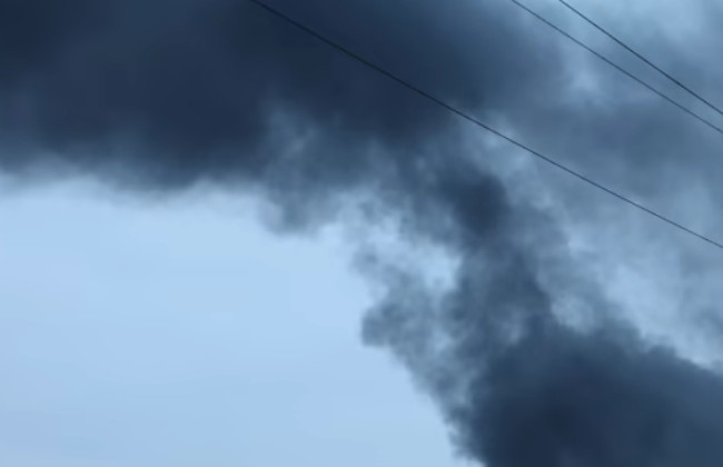 В Киеве из-за атаки РФ повреждено офисное здание в одном из районов – КГВА