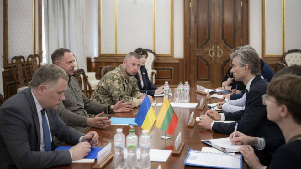 Андрей Ермак обсудил с главой МИД Литвы поддержку Украины и санкции против РФ