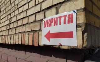На Рівненщині під час російської атаки деякі укриття були зачинені