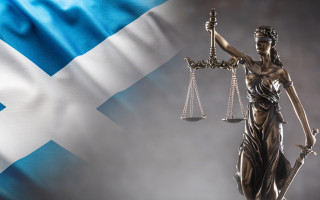 Если спорная недвижимость находится в Украине, но стороны договорились рассматривать споры по праву другой страны, дело все равно подсудно исключительно украинскому суду – Верховный Суд