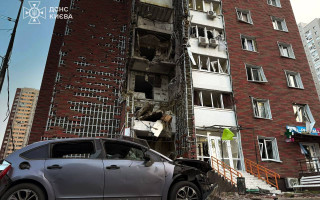 Семь районов Киева получили повреждения в результате массированного обстрела: для тушения пожаров привлекли вертолет, видео