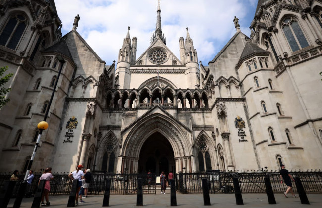 Судья из Британии бьет тревогу из-за злоупотребления ИИ в судах