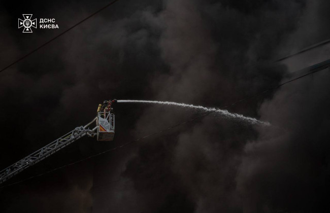 Київ затягнуло димом після комбінованого обстрілу — у яких районах найгірша якість повітря