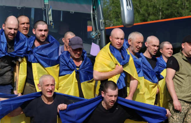 До України з російського полону повернулися важкопоранені захисники, фото