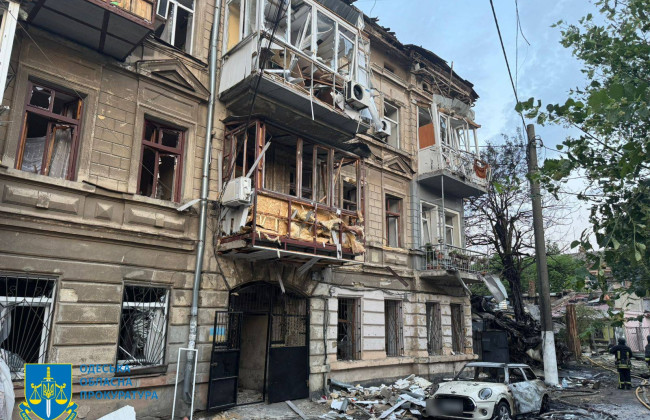 Одессу атаковали шахеды — под удар попал роддом и жилые дома, двое погибших, фото