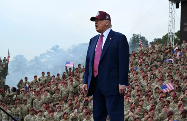 В США миллионы американцев выйдут на самый большой митинг против Трампа — в его день рождения