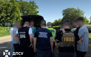 На Буковине задержали мужчин, которые предлагали взятки пограничникам за побег за границу