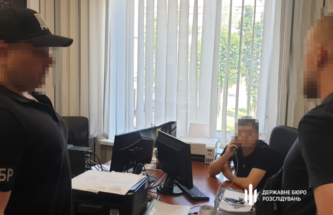 В Днепре разоблачили еще одного правоохранителя, который удалял данные уклонистов с базы: цена «вопроса» — от 1 до 2 тысяч долларов