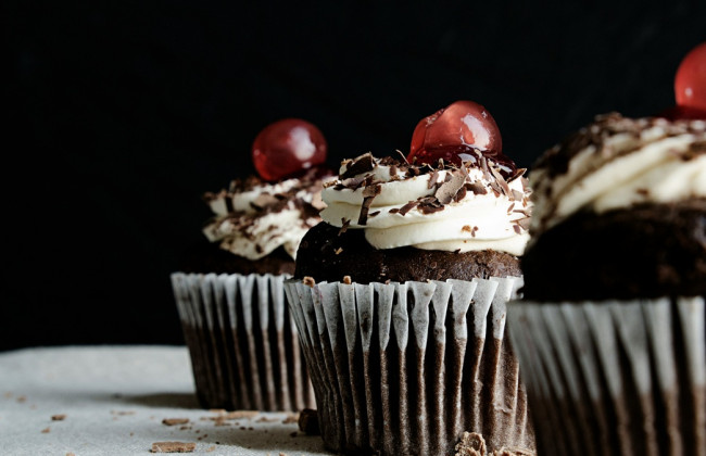 В Бразилии 17-летняя девушка скончалась после того, как съела пирожное от «тайного поклонника» — яд подложила подруга