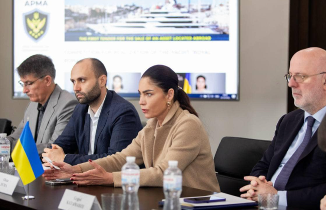 Глава АРМА Елена Дума задала Анастасии Радиной вопрос, куда украинские антикоррупционеры потратили миллионы, выделенные на реформу АРМА