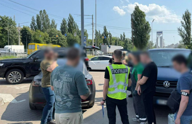 За 13 тис євро до Словаччини через ліс — затримали двох ділків