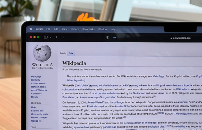 Редакторы против искусственного интеллекта — Wikipedia остановила тестирование сгенерированных резюме статей