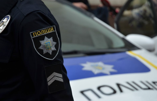 В Одесі п’яна жінка вкусила за стегно поліцейську, яка приїхала на виклик — справу розглянув суд