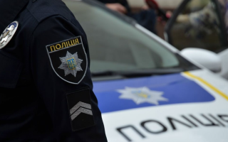 В Одессе пьяная женщина укусила за бедро полицейскую, прибывшую по вызову — дело рассмотрел суд