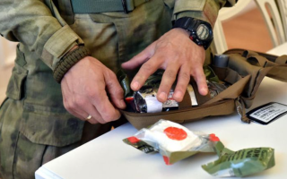 Военнослужащих с высшим психологическим или медицинским образованием запретят назначать на должности, не связанные с медслужбой – Зеленский подписал указ