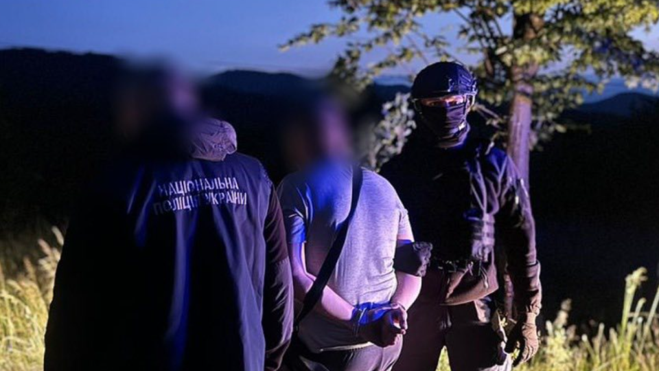 На Прикарпатті затримали чоловіка, який за $8 тисяч переправляв ухилянтів через кордон