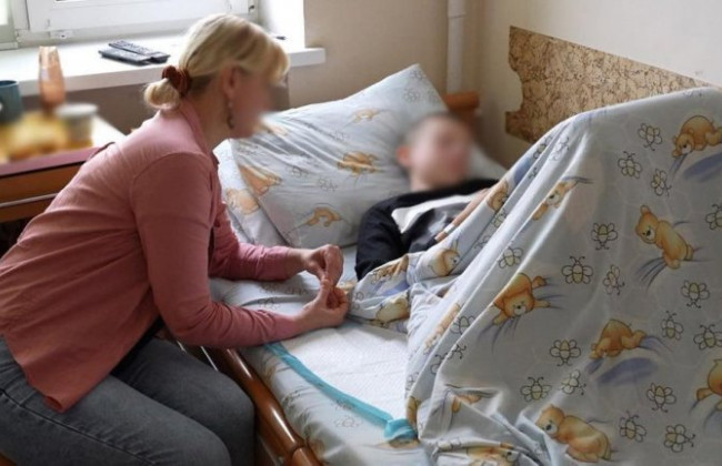 У Хмельницькому 18-річного хлопця, який у гуртожитку влаштував жорстоку бійку, відправили за ґрати