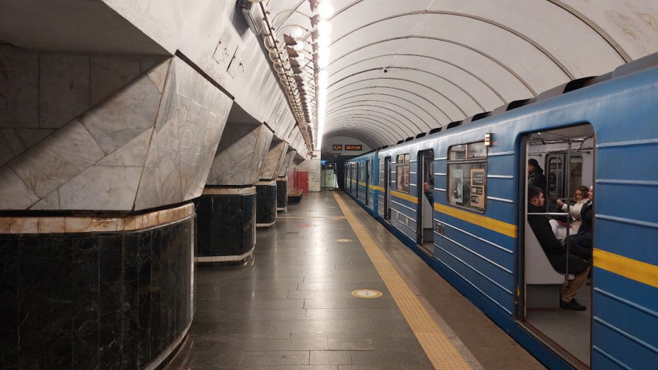У Києві тимчасово не працює станція метро «Театральна» — яка причина