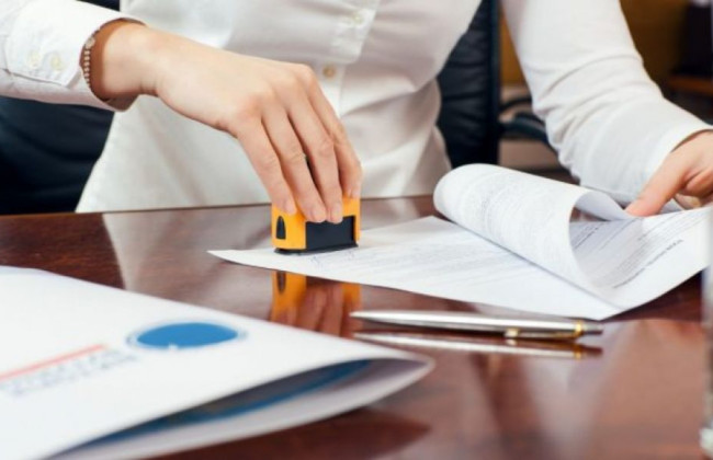 В налоговой объяснили, должны ли нотариусы ежемесячно отчитываться о договорах купли-продажи, дарения и наследства