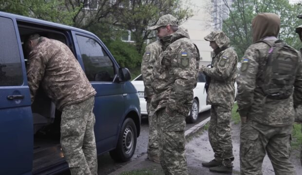 Мобилизированный упал на дорогу — как в Киевском ТЦК объяснили гибель мужчины