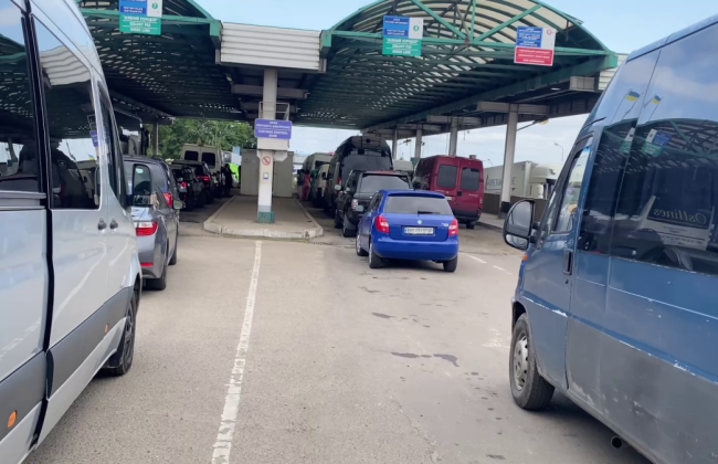 На кордоні на Львівщині зростає пасажиропотік: ДПСУ попереджає про черги