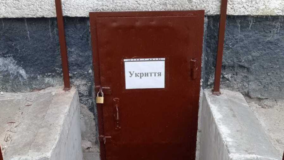 Недоступні укриття — штрафи та за ґрати: в Україні посилили покарання за блокування доступу до захисних споруд