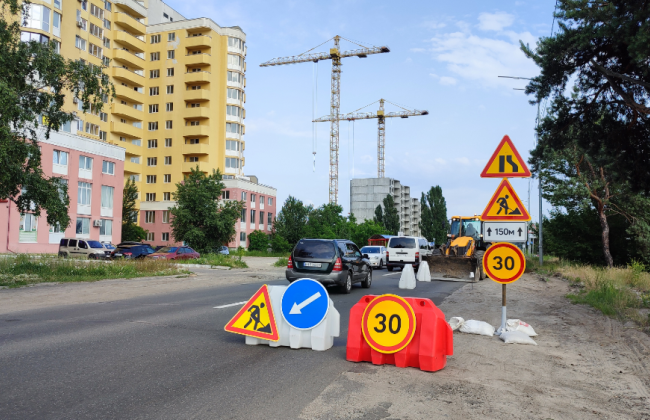 В Киеве на перекрестке в Дарницком районе установят светофоры и обновят схему движения