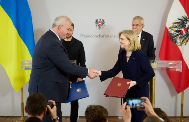 Украина и Австрия подписали пять соглашений по безопасности, возвращению детей и восстановлению