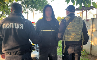 На Черниговщине мужчина с пистолетом и гранатой угрожал полицейским убийством