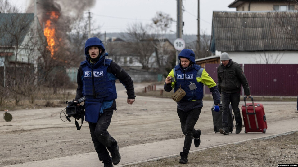 В Украине урегулировали страхование журналистов в зоне боевых действий — закон подписан