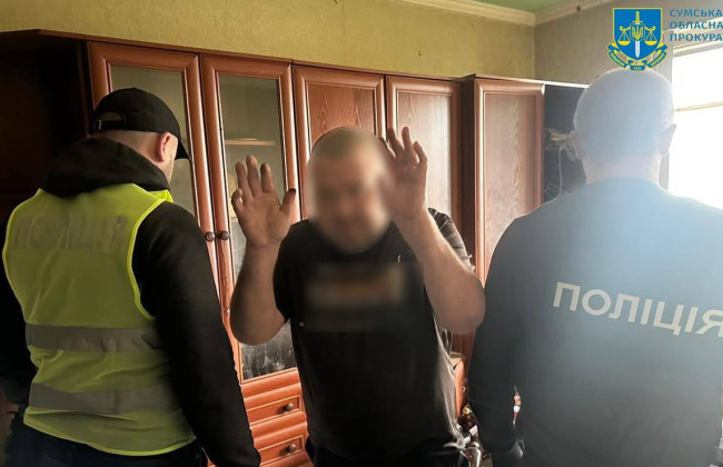 У Сумах ув’язнили на 5 років чоловіка, який на замовлення спалив авто військового