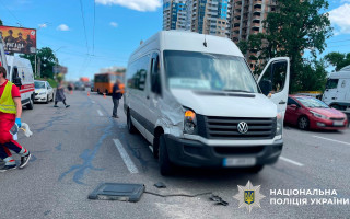 В Киеве в ДТП пострадали дети — столкнулись два микроавтобуса и прицеп