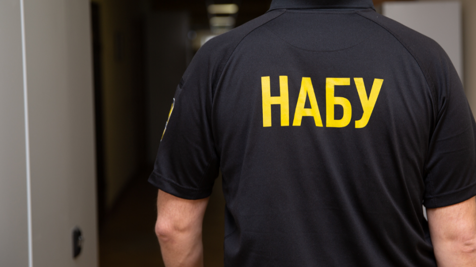 Адвокату та чоловіку, якого він представляв, повідомлено про підозру у спробі підкупу судді