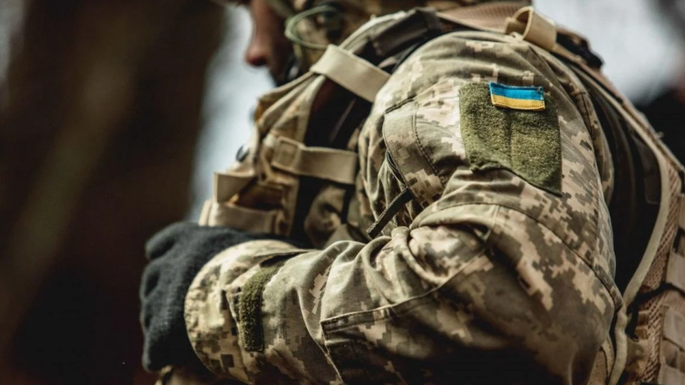 На Львівщині мобілізований вистрибнув із вантажівки дорогою на полігон — чоловік перебуває у комі
